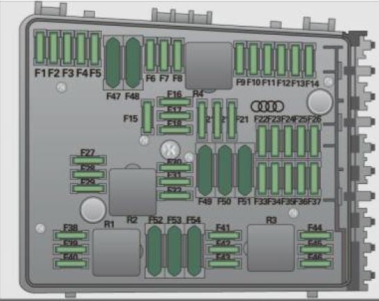 Sicherungskasten im Motorraum, Version 1 mit 30 Steckplatzsicherungen.