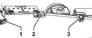 Detailansicht der Sicherung im Ausgleichsbehälter des Audi S6 C5.
