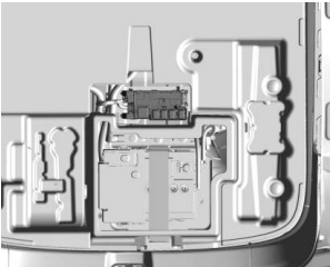 Position des Sicherungskastens im hinteren Fach unter dem Ladeboden des Chevrolet Volt.