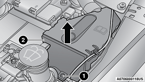 Position des Sicherungskastens im Motorraum, Detailansicht.