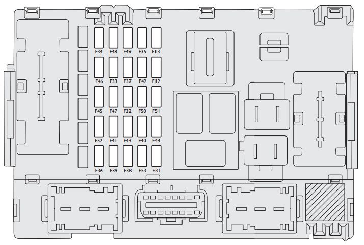 Detailansicht der Sicherungsbelegung F44 für den Zigarettenanzünder im Fiat Linea Armaturenbrett.