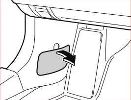 Lage des Sicherungskastens im Mazda 3 (2019-2020) hinter der Abdeckung.