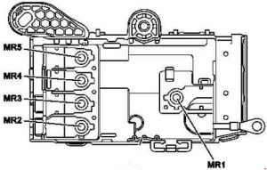 Vormotorraum-Sicherungskasten des Mercedes S-Klasse A217, Ansicht von unten.