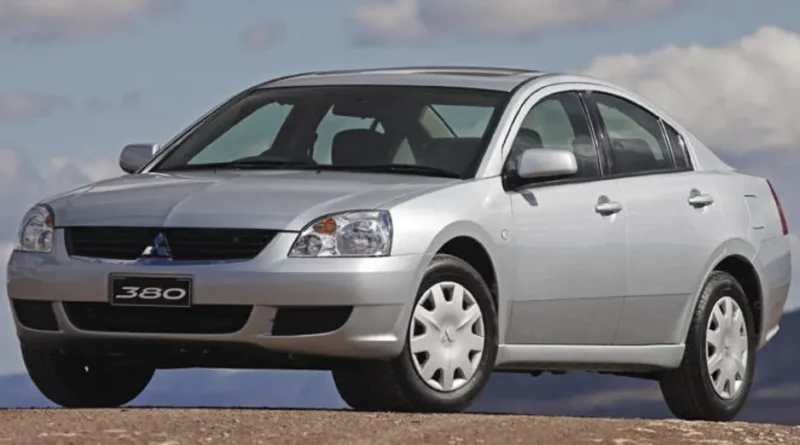 Mitsubishi 380 (2005-2008) – Sicherungskasten
