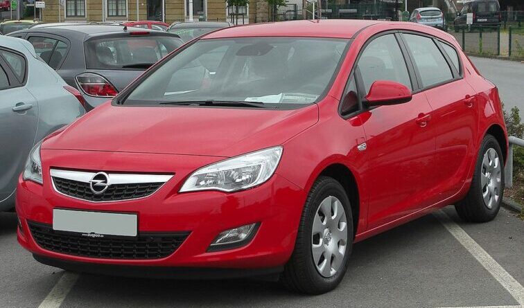 Opel Astra J (2013-2018) – Sicherungskasten