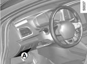 Position des Sicherungskastens im Renault Talisman mit geöffneter Abdeckung A.