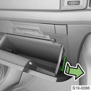 Nahaufnahme der Sicherungsbelegung im Armaturenbrett des Kodiaq, Baujahr 2020.