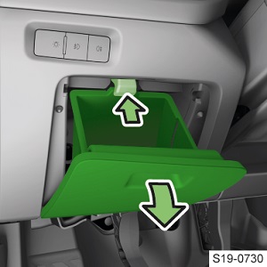 Detailansicht des Sicherungskastens im Armaturenbrett des Skoda Octavia.