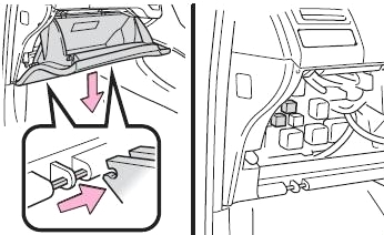 Nahaufnahme weiterer Relais im Sicherungskasten des Toyota Auris.