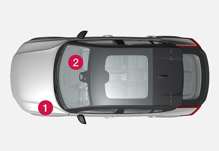 Detailansicht des Sicherungskastens im Volvo C40 für Zigarettenanzünder-Sicherungen.
