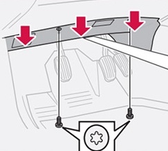 Relais- und Sicherungskasten im Motorraum des Volvo S60.