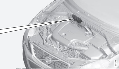 Sicherungskasten in der kalten Zone des Motorraums (Start/Stop) im Volvo S60.