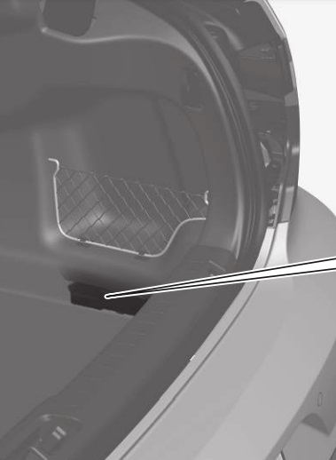 Sicherungskasten im Kofferraum des Volvo S60 für Zigarettenanzünder.