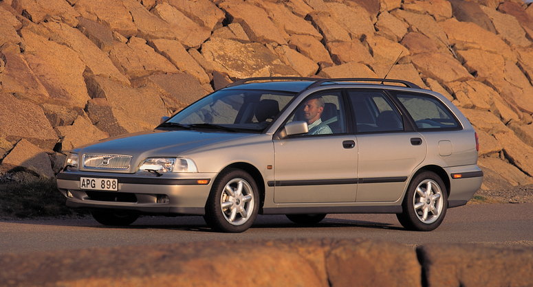 Volvo V40 I (1995-2004) – Batterien